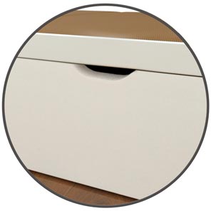 Detalles de los Tiradores Uñero en una cama nido de madera